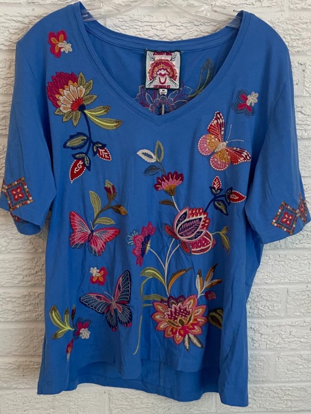 NWT Johnny Was Gracey Trapunto v-neck tee